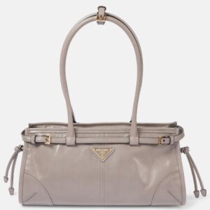 Medium leather shoulder bag