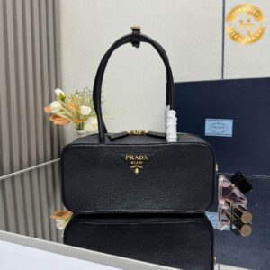 Classic black Prada leather handbag GH557